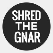 Snowboard T-Shirt - Shred The Gnar Ronde Sticker (Voorkant)