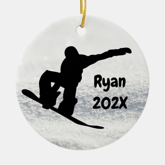 Snowboarden met kerstzwarte op sneeuw keramisch ornament (Voorkant)