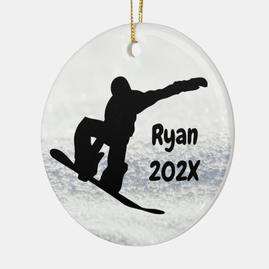 Snowboarden met kerstzwarte op sneeuw keramisch ornament (Links)