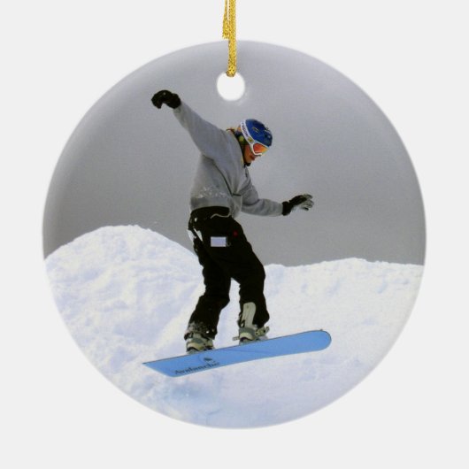 Snowboarden met kerstzwarte op sneeuw keramisch ornament (Achterkant)