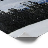 Snowboarder die in de lucht springt en een achterk poster (Hoek)