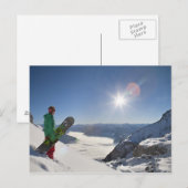 Snowboarder kijkt van bergtop briefkaart (Voorkant / Achterkant)