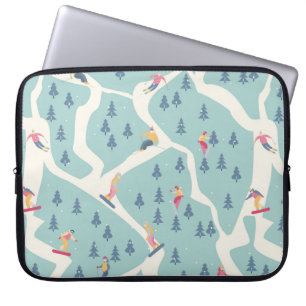 Snowboarders en skiërs rijden in het skioord. Pe Laptop Sleeve