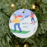 Snowboarding & Skiing Extreme Winter Sports Couple Keramisch Ornament<br><div class="desc">Deze schattige versiering zou een prachtig kerstboomversiering maken voor een paar,  die in extreme wintersporten zitten! Voeg eenvoudig de gewenste namen en het gewenste jaar toe door op de optie "Deze sjabloon personaliseren" te klikken.</div>