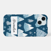 Snowcapped Bergen met Pine Trees Snowflakes iPhone 15 Case (Achterkant horizontaal)
