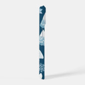 Snowcapped Bergen met Pine Trees Snowflakes iPhone 15 Case (Rechterkant)