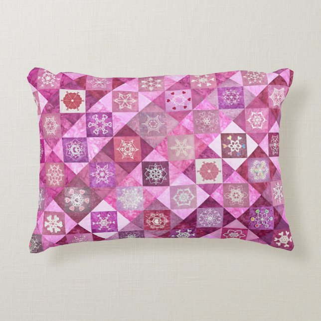 Snowcatcher Heartflakes Patchwork Accent Kussen (Voorkant)