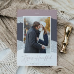 Snowdrift | Colorblock verticale foto Hanukkah Feestdagenkaart<br><div class="desc">Een moderne en elegante vakantiekaart in zachte kleuren met uw favoriete verticale of portretgeoriënteerde foto op een kleurbloksneeuwdrift-achtergrond in rooskleurig,  grijs en wit. "Joyous Hanukkah" staat onder in mooi handgeschreven script,  met je familienaam eronder.</div>