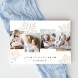 Snowdrop 4 Foto Collage Hanukkah Feestdagenkaart<br><div class="desc">Uniek modern Hanukkah-kaartontwerp biedt favoriete foto's naast elkaar met te grote sneeuwvloksilhouettes op de achtergrond. Personaliseer uw familienaam/-namen en het jaar onder "Joyous Hanukkah" in klassieke letters.</div>