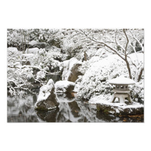 Snowfall in de Japanse tuin van Portland, Foto Afdruk