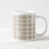 Snowflake Gingham Plaid Mug – Beige & Taupe Rustic Grote Koffiekop (Rechts)