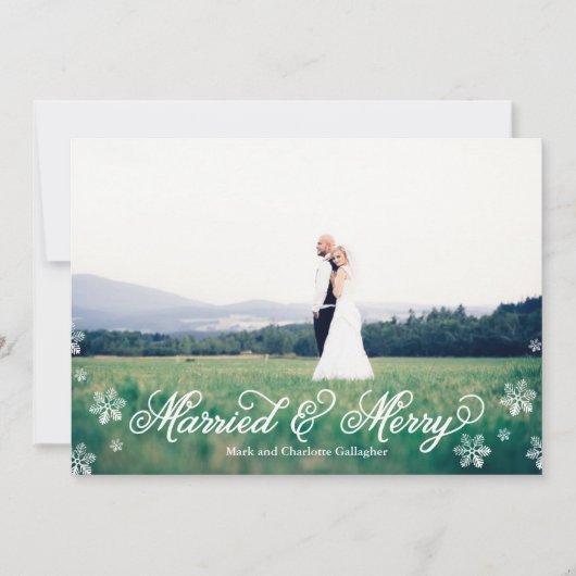 Snowflake Married en Merry Full Bleed Holiday Feestdagenkaart (Voorkant)