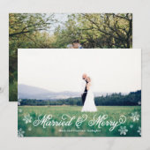 Snowflake Married en Merry Full Bleed Holiday Feestdagenkaart (Voorkant / Achterkant)