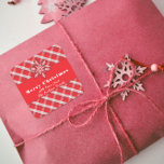 Snowflake op Red Retro Vintage-kerstcadeautje Vierkante Sticker<br><div class="desc">Speciaal ontwerp van het Kerst sticker met een rood en wit  vlecht met een rode gestileerde sneeuwvlok en de tekst "Vrolijk Kerstfeest" met uw familienaam. De tekst kan volledig worden aangepast.</div>
