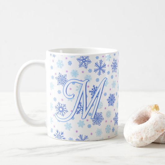 Snowflake pastel Baby Blue Elegant Script Monogram Koffiemok (Met donut)