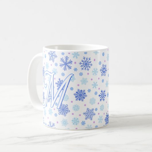 Snowflake pastel Baby Blue Elegant Script Monogram Koffiemok (Voorkant links)