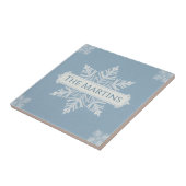 Snowflake pattern blue & white holiday custom name tegeltje (Zijkant)