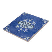 Snowflake pattern blue & white holiday custom name tegeltje (Zijkant)