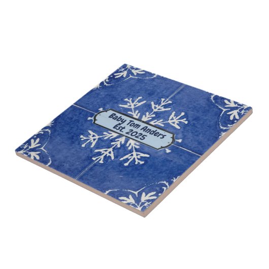 Snowflake pattern blue & white holiday custom name tegeltje (Zijkant)