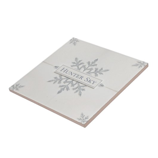 Snowflake pattern blue & white holiday custom name tegeltje (Zijkant)