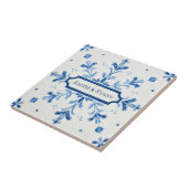 Snowflake pattern blue & white holiday custom name tegeltje (Zijkant)