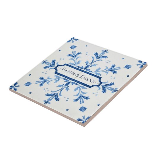 Snowflake pattern blue & white holiday custom name tegeltje (Zijkant)
