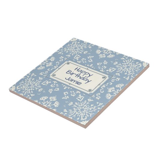 Snowflake pattern blue & white holiday custom name tegeltje (Zijkant)