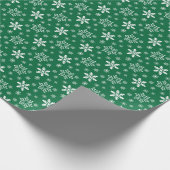 Snowflake pattern green Wrapping Paper Cadeaupapier (Hoek)
