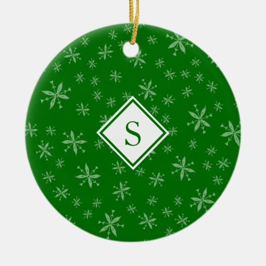 Snowflake Pattern Monogrammed Green Kerstmis Keramisch Ornament (Voorkant)