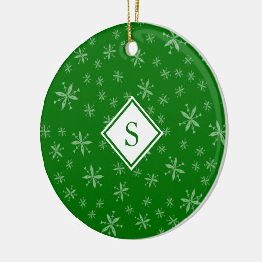 Snowflake Pattern Monogrammed Green Kerstmis Keramisch Ornament (Links)