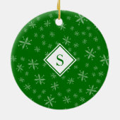 Snowflake Pattern Monogrammed Green Kerstmis Keramisch Ornament (Achterkant)