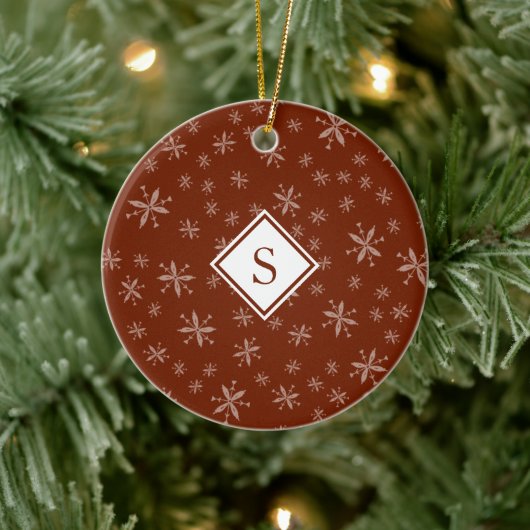 Snowflake Pattern Monogrammed Red Kerstmis Keramisch Ornament (Boom)