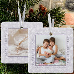 Snowflake Photo Lijst Baby Birth Stats Lavender Keramisch Ornament<br><div class="desc">Baby is een foto-ornament met fijne witte sneeuwvlokken op een zachte lavender achtergrond. Het fotomalplaatje is klaar voor u om uw foto van de baby toe te voegen, die met uw pasgeboren geboortestaten wordt opgesteld. U kunt de zelfde foto of een verschillend afbeelding op de rug toevoegen, allebei waarvan in...</div>
