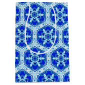 Snowflake Quit Pattern - Cobalt Blue en White Medium Cadeauzakje (Voorkant)