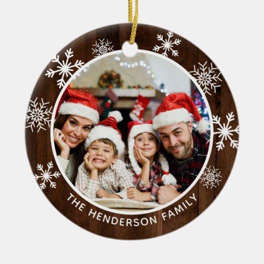 Snowflake Rustic Wood Geweldige tijd van het Jaar Keramisch Ornament (Voorkant)