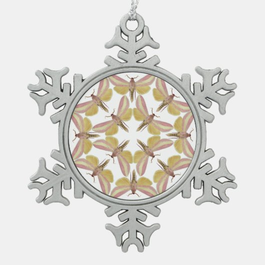 Snowflake sierbloemen met roze hewkmoten tin sneeuwvlok ornament (Voorkant)