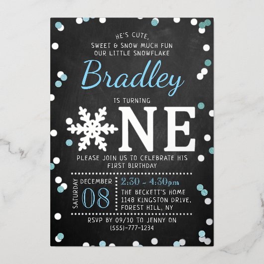 Snowflake Winter Chalkboard 1st Birthday Real Folie Uitnodiging (Voorkant)