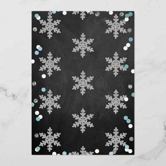 Snowflake Winter Chalkboard 1st Birthday Real Folie Uitnodiging (Achterkant)