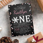 Snowflake Winter Chalkboard 1st Birthday Real Folie Uitnodiging<br><div class="desc">Geniet in stijl met deze mooie en zeer trendy echte folie die op uitnodigingen voor de eerste verjaardag drukte. Dit ontwerp is gemakkelijk te personaliseren met uw speciale gebeurtenisformulering en uw gasten zullen enthousiast zijn wanneer zij deze geweldige uitnodigingen ontvangen.</div>