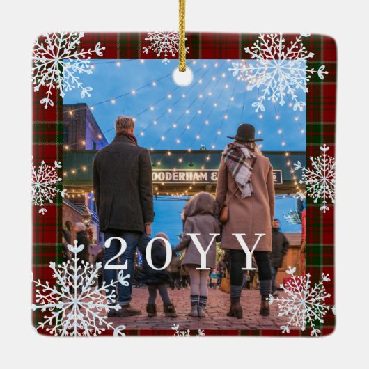 Snowflakes 2 familiefoto gepersonaliseerd rood tar keramisch ornament (Achterkant)