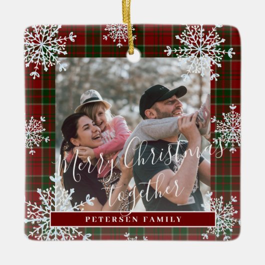 Snowflakes 2 familiefoto gepersonaliseerd rood tar keramisch ornament (Voorkant)