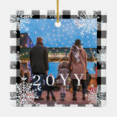 Snowflakes 2 familiefoto gepersonaliseerde buffel keramisch ornament (Achterkant)