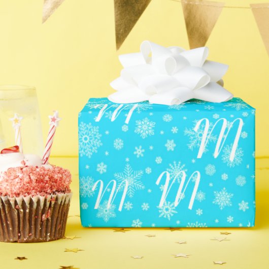 Snowflakes aangepast monogram voor je cadeauontvan cadeaupapier (Verjaardagsfeest)