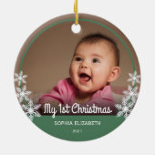 Snowflakes Baby's eerste kerstfoto Groen Keramisch Ornament (Achterkant)