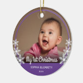 Snowflakes Baby's eerste kerstfoto Paars Keramisch Ornament (Links)