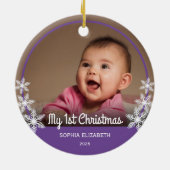 Snowflakes Baby's eerste kerstfoto Paars Keramisch Ornament (Achterkant)