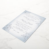 Snowflakes Dusty Blue Wedding Silver Folie Uitnodiging (Gedraaid)