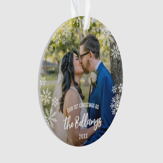 Snowflakes eerste kerst met huwelijksnaam ornament (voorkant)