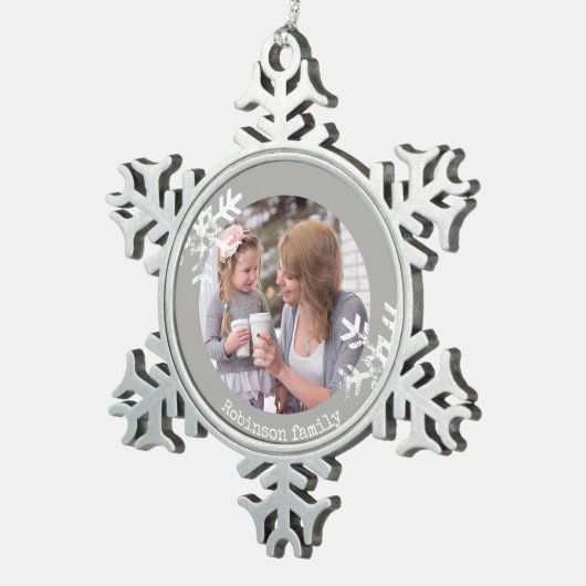 Snowflakes, grijze foto, monogramma tin sneeuwvlok ornament (Rechts)