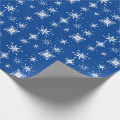 Snowflakes mengen geometrisch blauw cadeaupapier (Hoek)